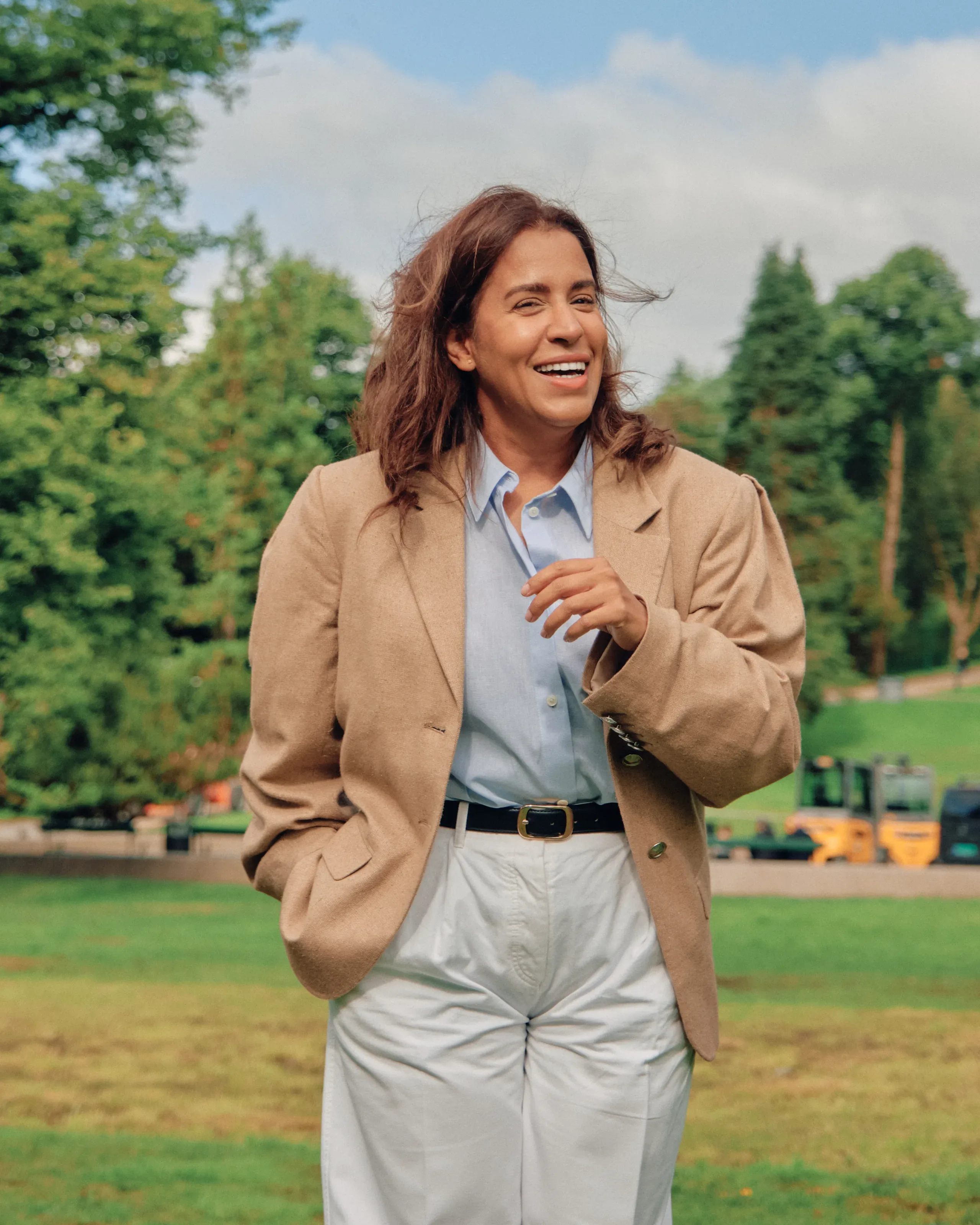 Dr. Ileana Rodríguez Standal smiler i klinikkmiljø.