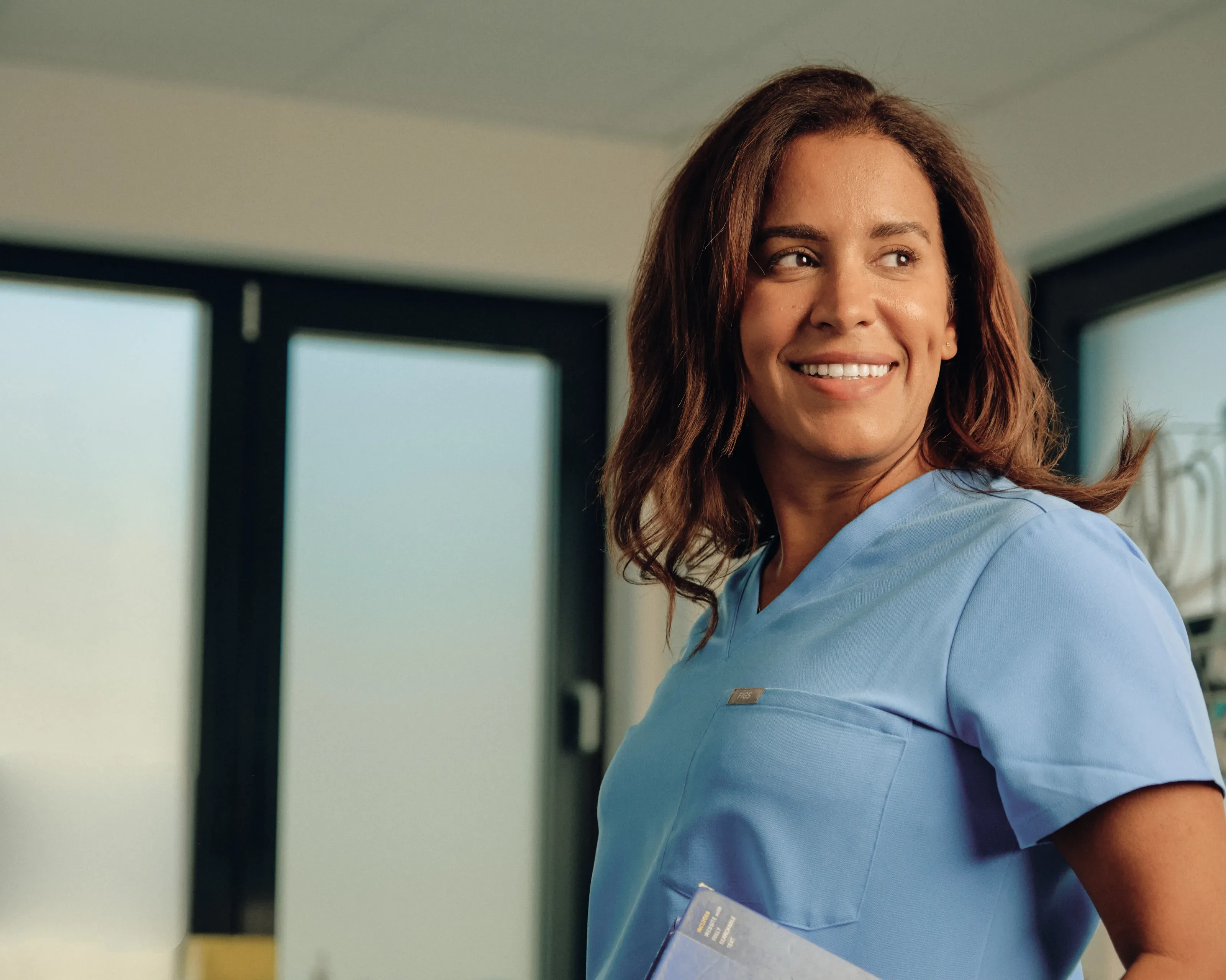 Dr. Ileana Rodríguez Standal i hvit frakk på klinikken.